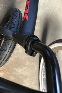 Trek kickster's integrated handlebars are not as secure nor comfortable as a true head set design!